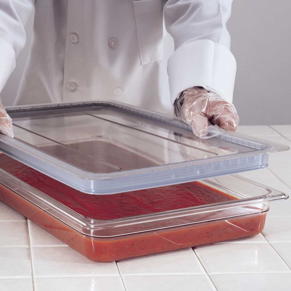 Cambro 12CW135 Camwear Full Size Food Pan, Clear, 2-1/2" Deep - Image 3