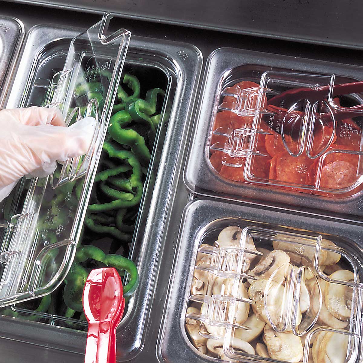 Cambro 60CWLN135 Camwear Notched Food Pan Flip Lid, Clear, 1/6 Size - Image 3