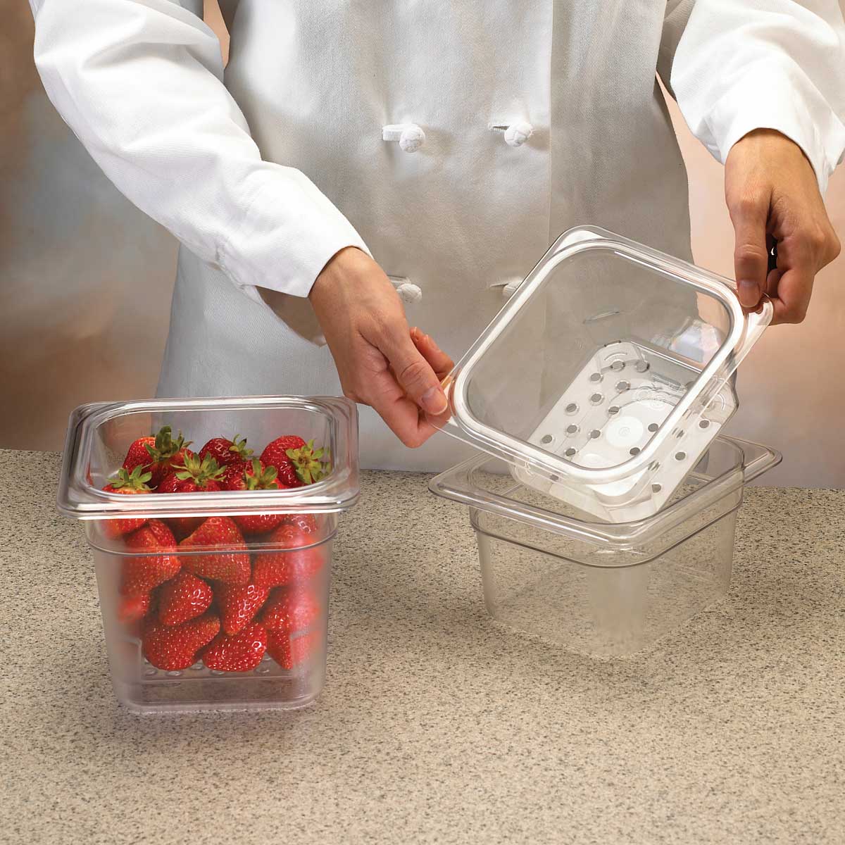 Cambro 63CLRCW135 Camwear 1/6 Size Colander Food Pan, Clear, 3" Deep - Image 5