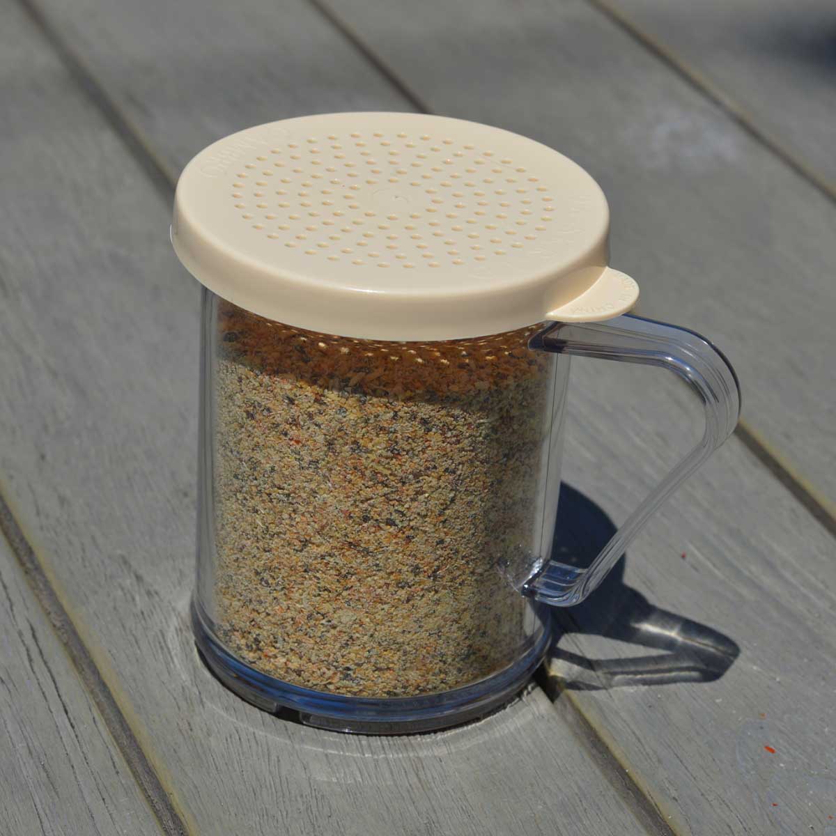 Cambro 96SKRD135 Camwear Shaker / Dredge w/ Lid, 10 oz. - Image 3