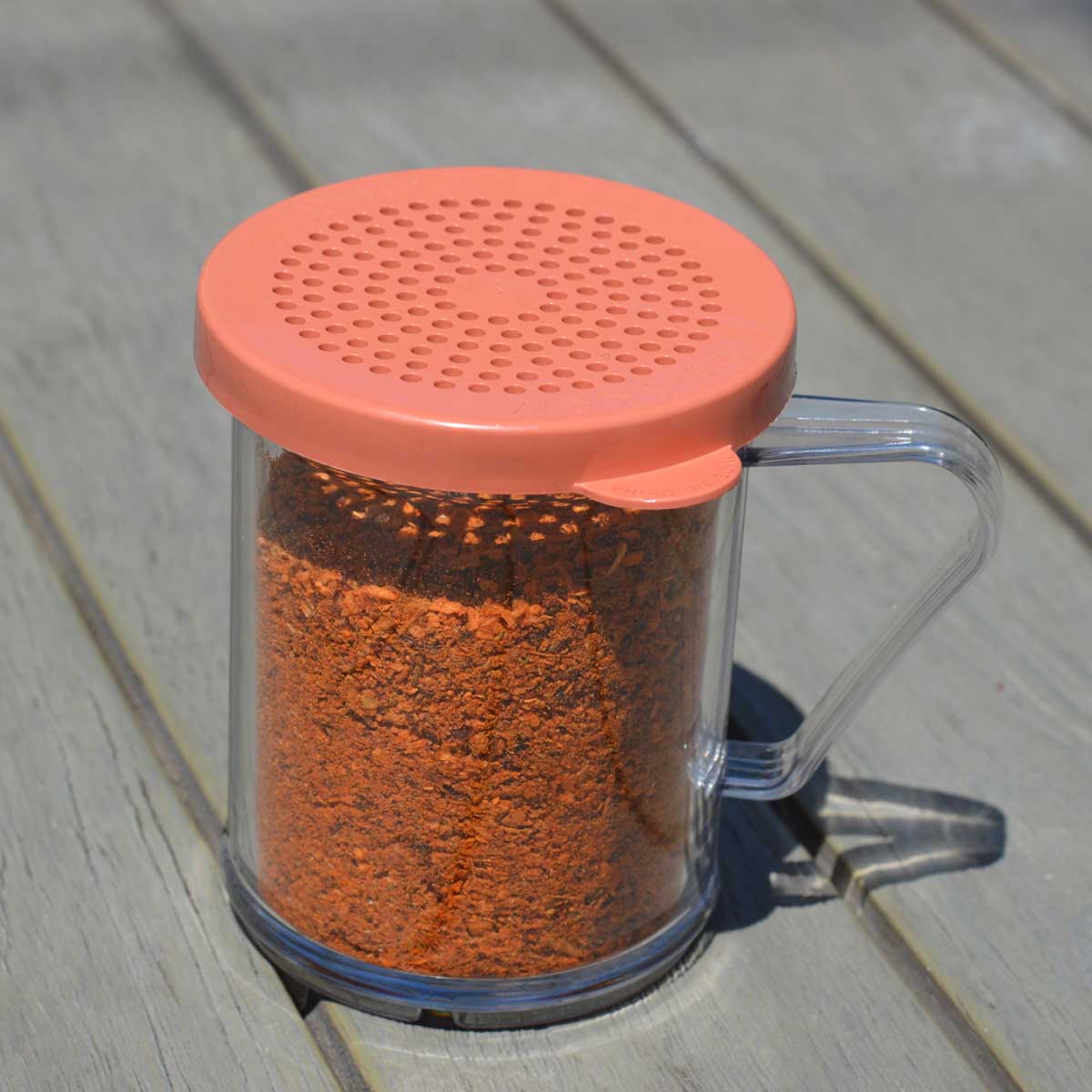 Cambro 96SKRM135 Camwear Shaker / Dredge w/ Medium Ground Lid, 10 oz. - Image 3