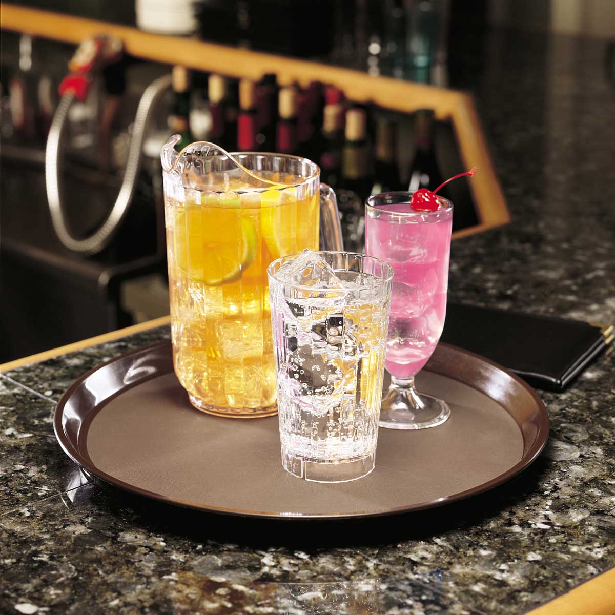 Cambro P480CW135 CamView Pitcher, Clear, 48 oz. - Image 2