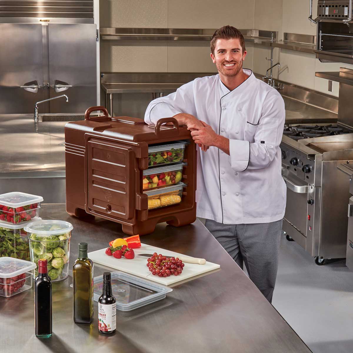 Cambro UPC300131 Ultra Pan Carrier, Dark Brown, 36 qt. - Image 3