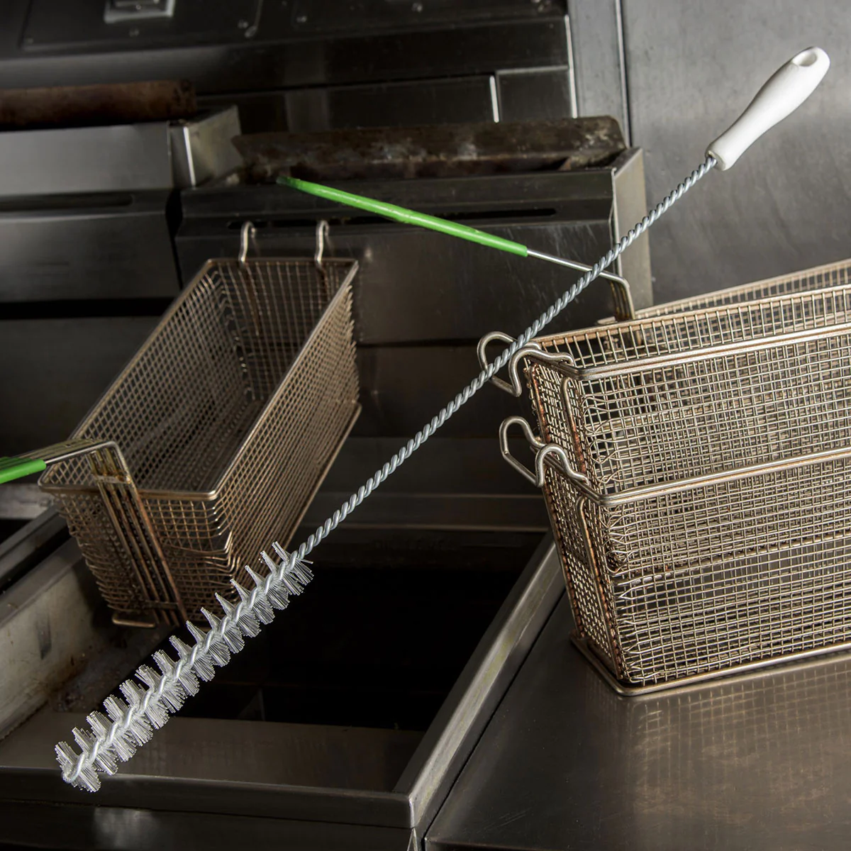 Carlisle 4011000 Deep Fryer Cleaning Brush, 28" - Image 4