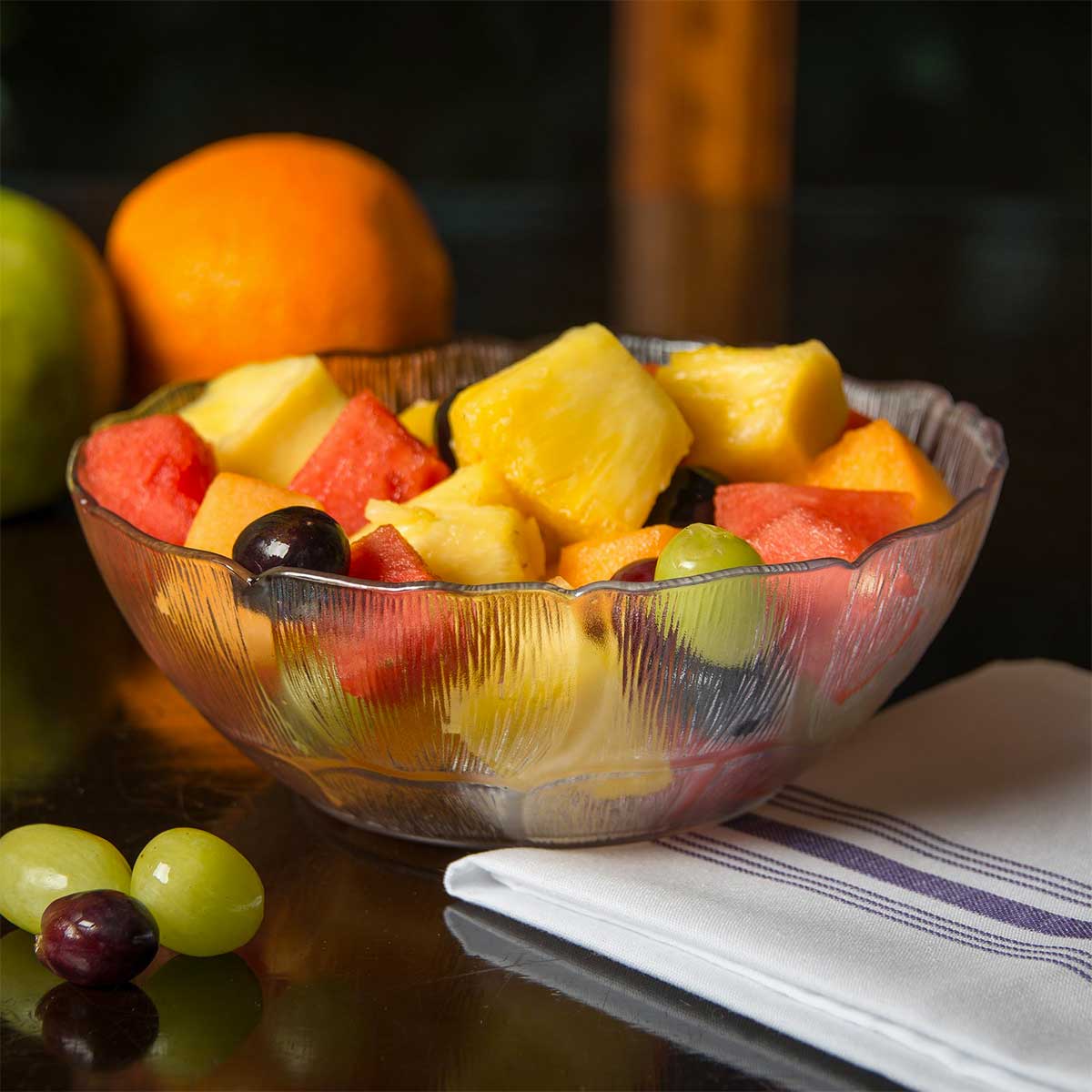 Carlisle 690807 Petal Mist Bowl, Clear, 1.3 qt. - Image 5