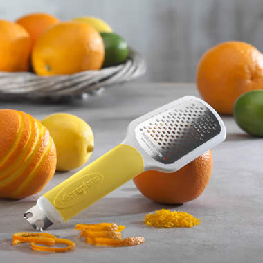 Microplane 34620 Ultimate Citrus Tool 2.0 Yellow Zester and Garnish Cutter - Image 2